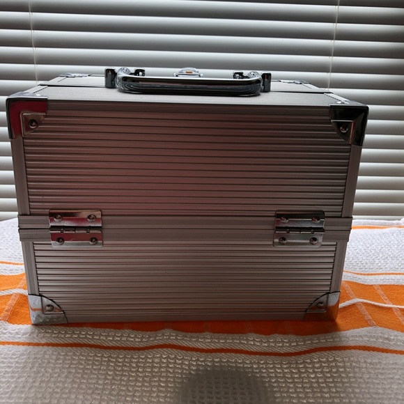 Cosmetic metal box - Picture 3 of 4